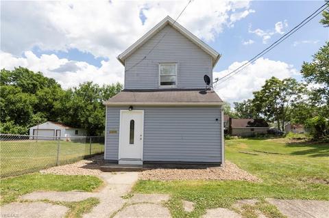 50 Moore St, Struthers, OH 44471 photo 2