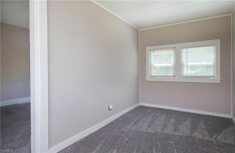 50 Moore St, Struthers, OH 44471 photo 8