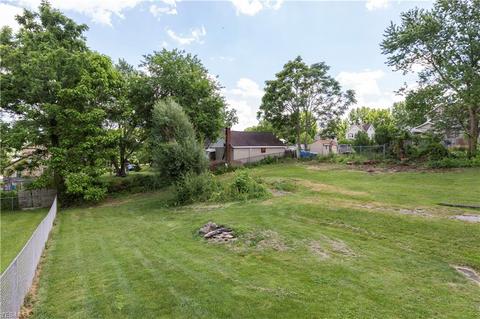 50 Moore St, Struthers, OH 44471 photo 4