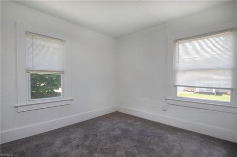 50 Moore St, Struthers, OH 44471 photo 17