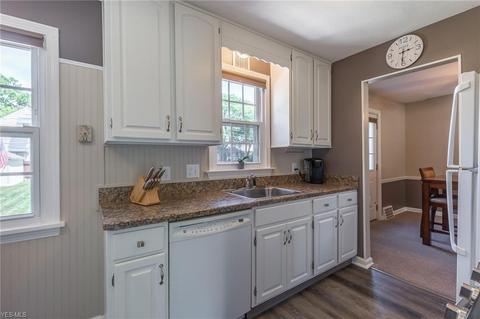 375 E 270th St, Euclid, OH 44132 photo 9