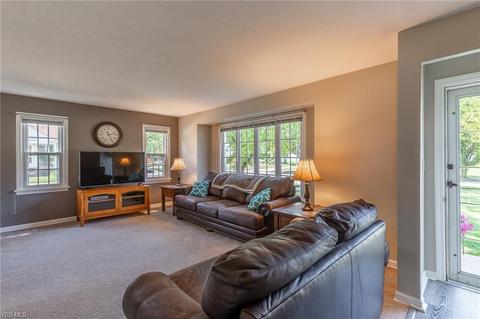 375 E 270th St, Euclid, OH 44132 photo 3