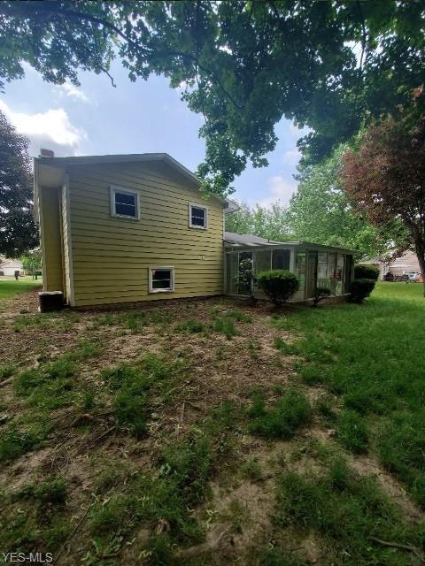 108 Winthrop Dr, Elyria, OH 44035 photo 2