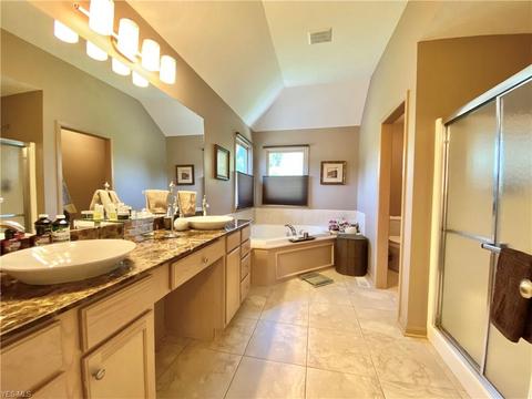 285 Maron Ln, Seven Hills, OH 44131 photo 11