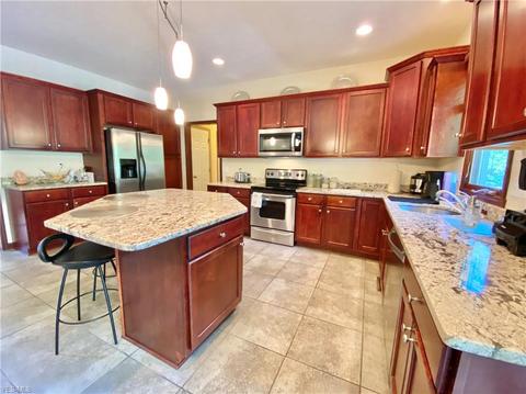 285 Maron Ln, Seven Hills, OH 44131 photo 5