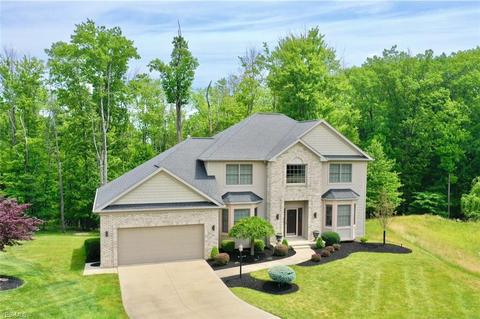 285 Maron Ln, Seven Hills, OH 44131 photo 1