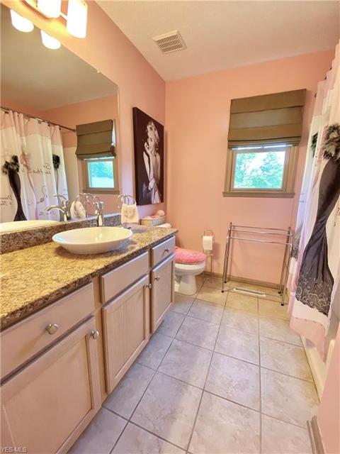 285 Maron Ln, Seven Hills, OH 44131 photo 16