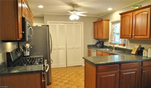 1305 Dunkeith Dr NW, Canton, OH 44708 photo 4