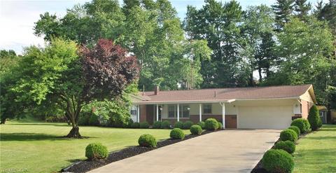 1305 Dunkeith Dr NW, Canton, OH 44708 photo 1