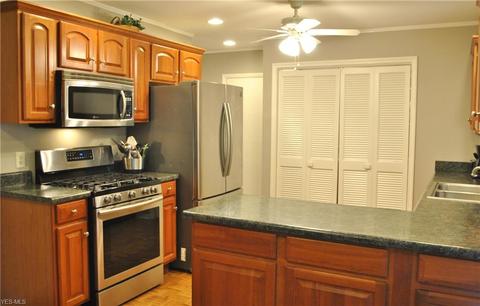 1305 Dunkeith Dr NW, Canton, OH 44708 photo 5