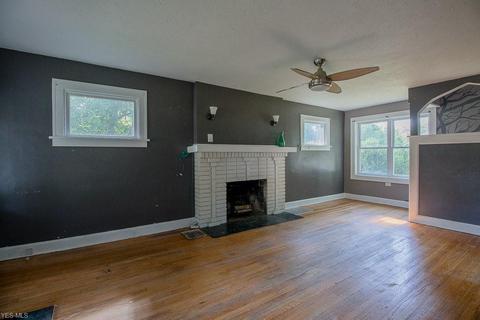 8458 Forestview Ave, Mentor, OH 44060 photo 2