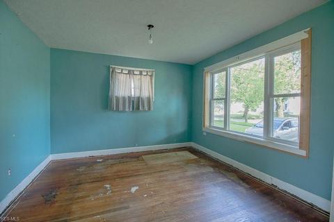 8458 Forestview Ave, Mentor, OH 44060 photo 4
