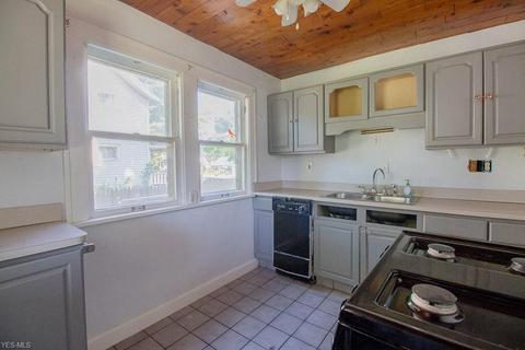 8458 Forestview Ave, Mentor, OH 44060 photo 6
