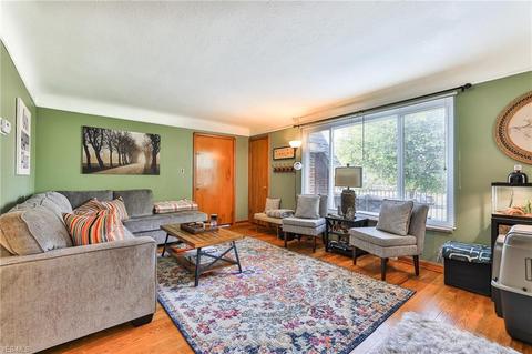 7801 Jameson Rd, Parma, OH 44129 photo 4