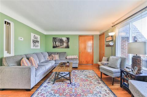 7801 Jameson Rd, Parma, OH 44129 photo 5