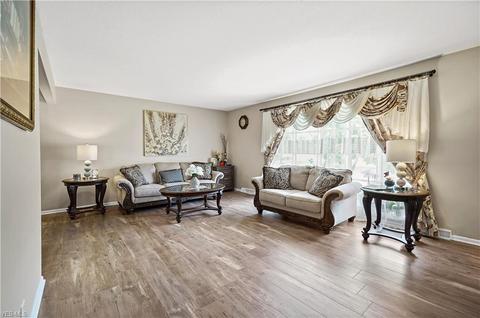 5809 Laurent Dr, Parma, OH 44129 photo 2