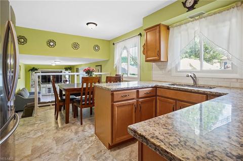 5809 Laurent Dr, Parma, OH 44129 photo 9