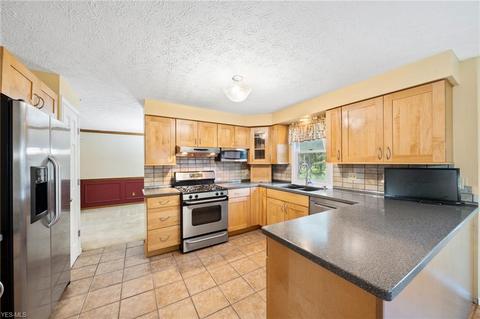 34261 S Side Park Dr, Solon, OH 44139 photo 4