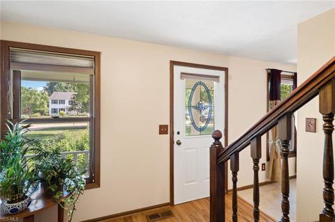 34261 S Side Park Dr, Solon, OH 44139 photo 2