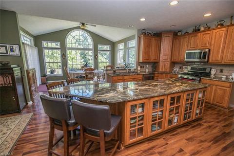 107 Boulder Dr, Berea, OH 44017 photo 2