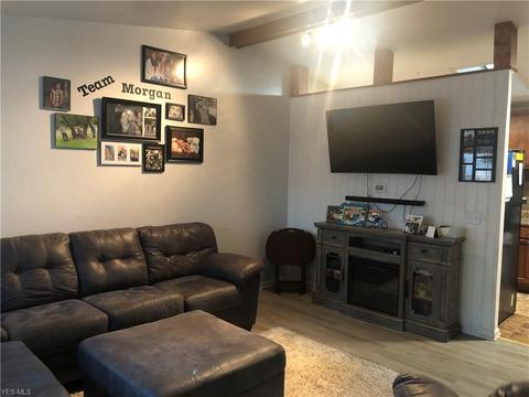 430 Longfellow St, Elyria, OH 44035 photo 2