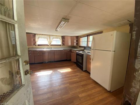 55 E Ashtabula St, Jefferson, OH 44047 photo 4