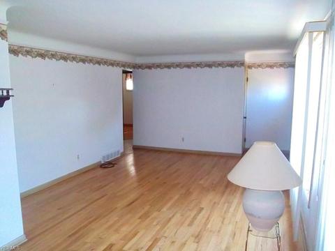 11464 Ronald Dr, Parma, OH 44130 photo 3
