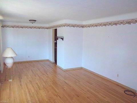 11464 Ronald Dr, Parma, OH 44130 photo 5