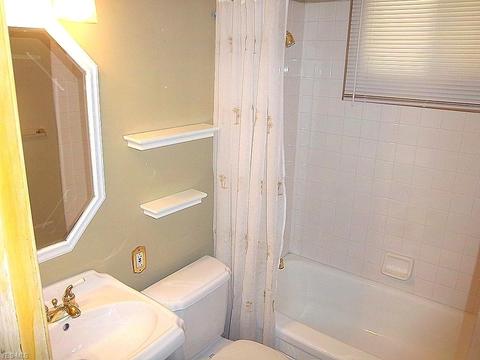 11464 Ronald Dr, Parma, OH 44130 photo 14