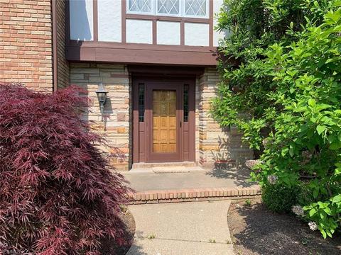1751 Turnberry Cir NW, Canton, OH 44708 photo 2