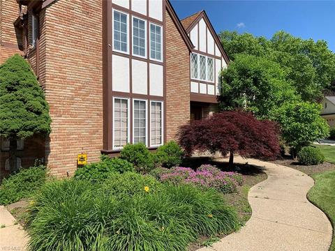 1751 Turnberry Cir NW, Canton, OH 44708 photo 3