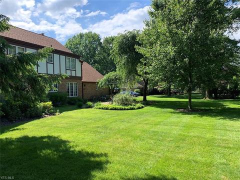 1751 Turnberry Cir NW, Canton, OH 44708 photo 4