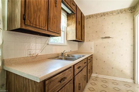 136 Lafayette, Elyria, OH 44035 photo 12