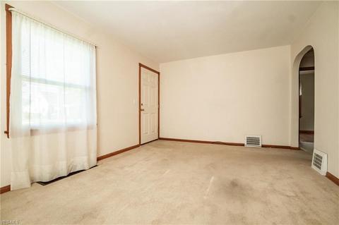 136 Lafayette, Elyria, OH 44035 photo 5
