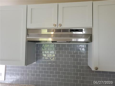 136 Bath St, Elyria, OH 44035 photo 7
