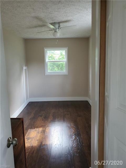 136 Bath St, Elyria, OH 44035 photo 8