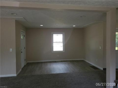 136 Bath St, Elyria, OH 44035 photo 11