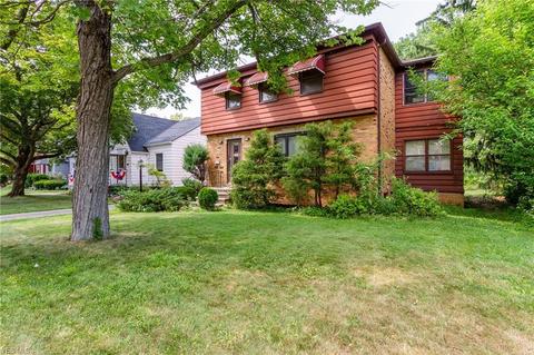 1902 Keystone Rd, Parma, OH 44134 photo 1