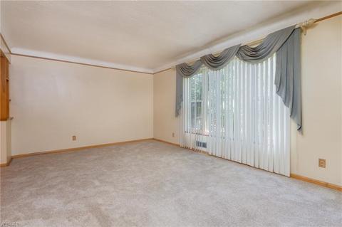 1902 Keystone Rd, Parma, OH 44134 photo 4