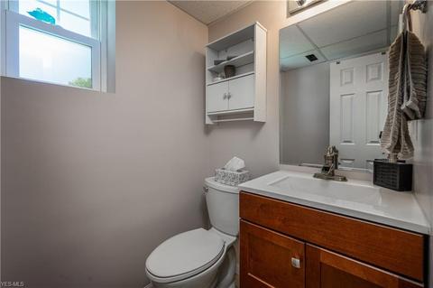 1976 Wright Rd, Akron, OH 44320 photo 15