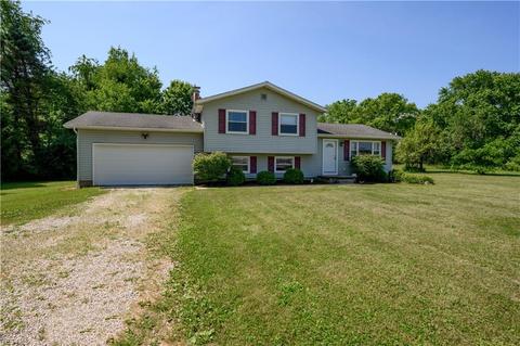 1976 Wright Rd, Akron, OH 44320 photo 1