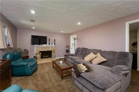 1976 Wright Rd, Akron, OH 44320 photo 12