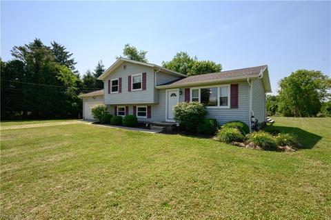 1976 Wright Rd, Akron, OH 44320 photo 2