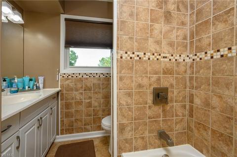 1976 Wright Rd, Akron, OH 44320 photo 11