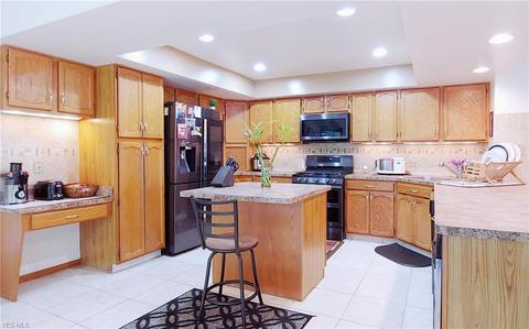 36133 Derby Downs Dr, Solon, OH 44139 photo 9