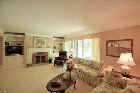 186 Mapleview Dr, Seven Hills, OH 44131 photo 9