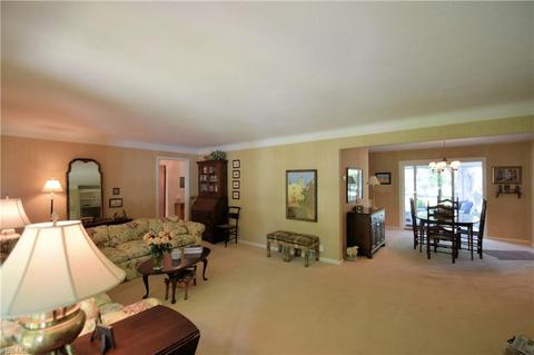 186 Mapleview Dr, Seven Hills, OH 44131 photo 11