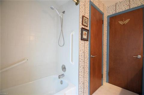 186 Mapleview Dr, Seven Hills, OH 44131 photo 19