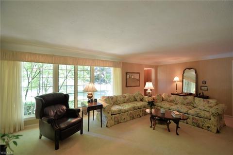 186 Mapleview Dr, Seven Hills, OH 44131 photo 10