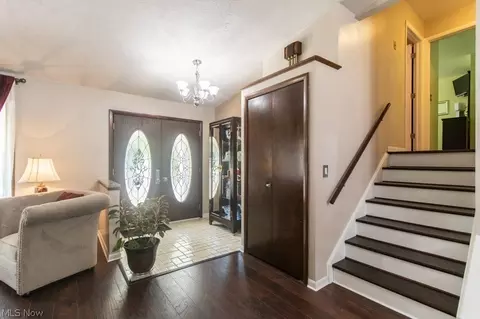 357 Hamilton Cir, Elyria, OH 44035 photo 3